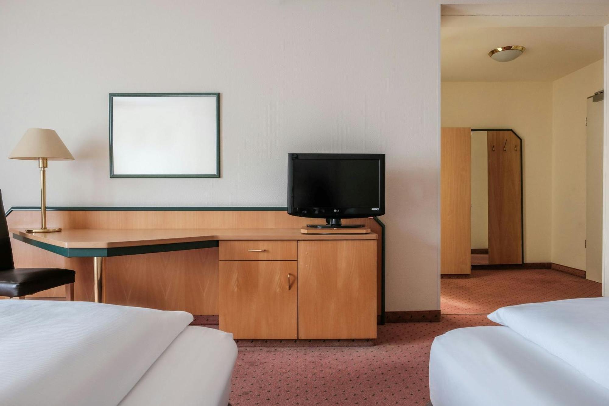 Four Centre Hotel